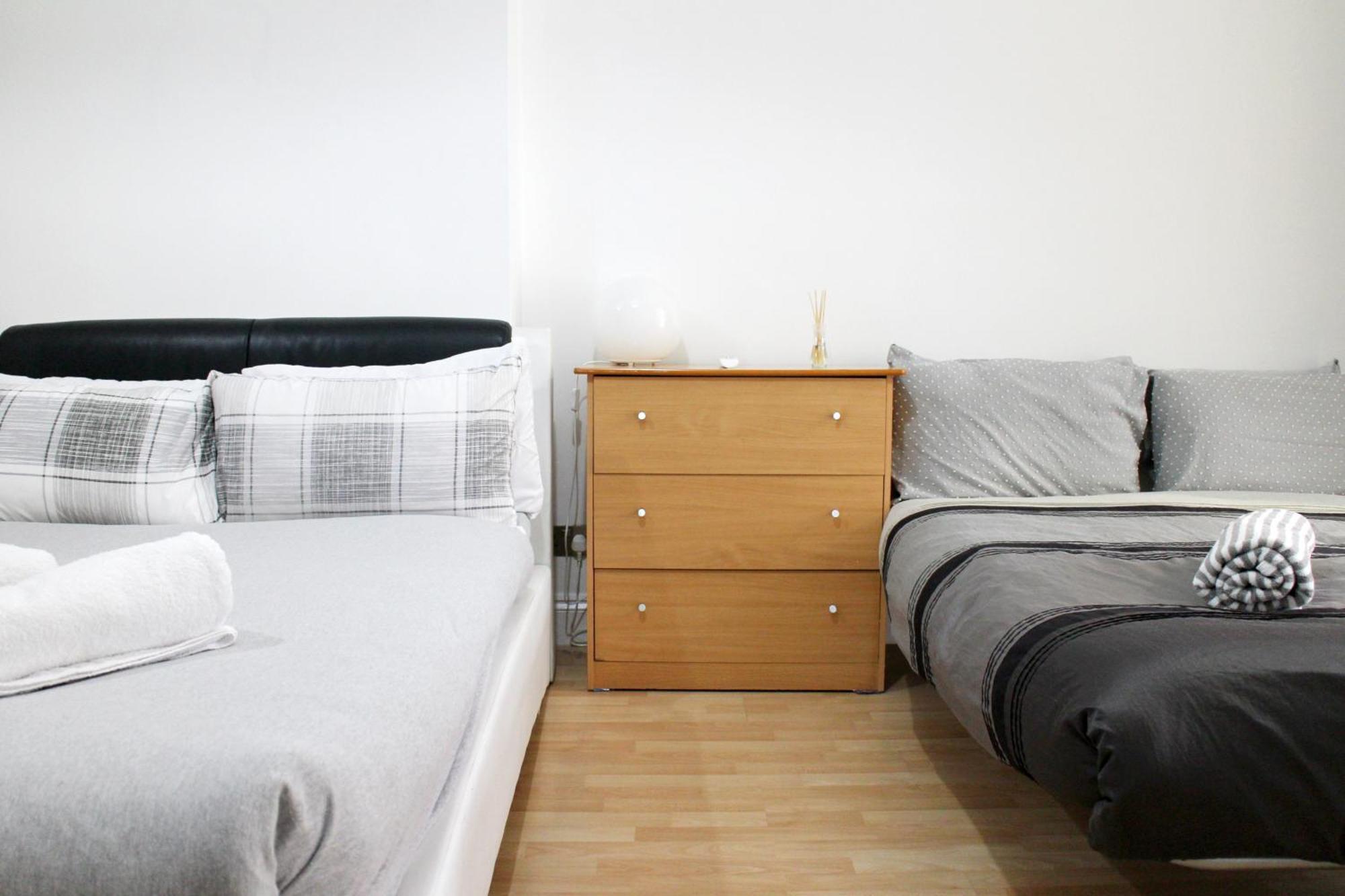 Apartament Large Garden Flat On Golders Road Londra