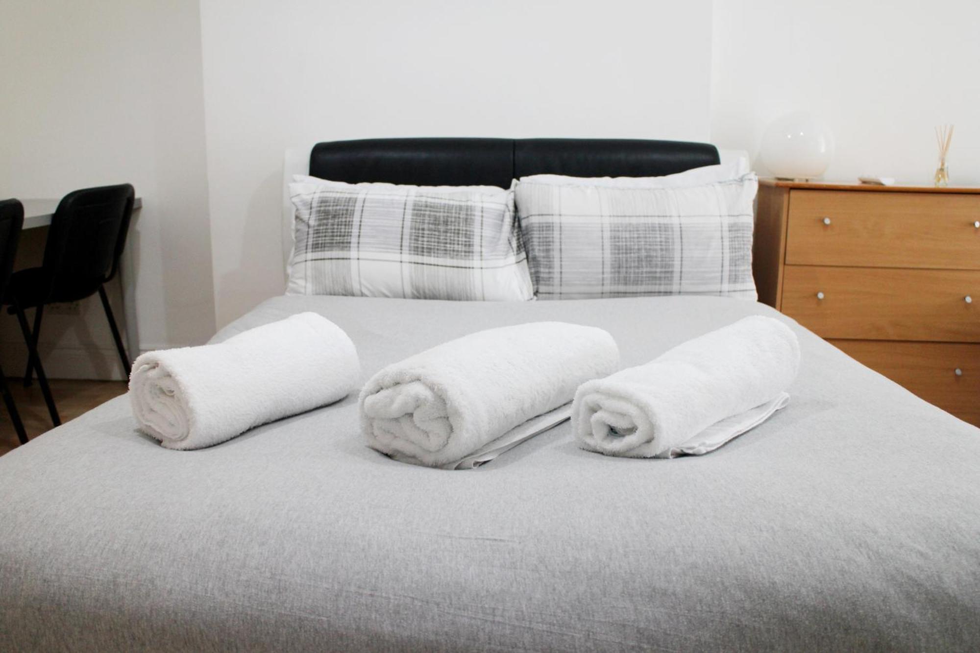 Large Garden Flat On Golders Road Apartament *
