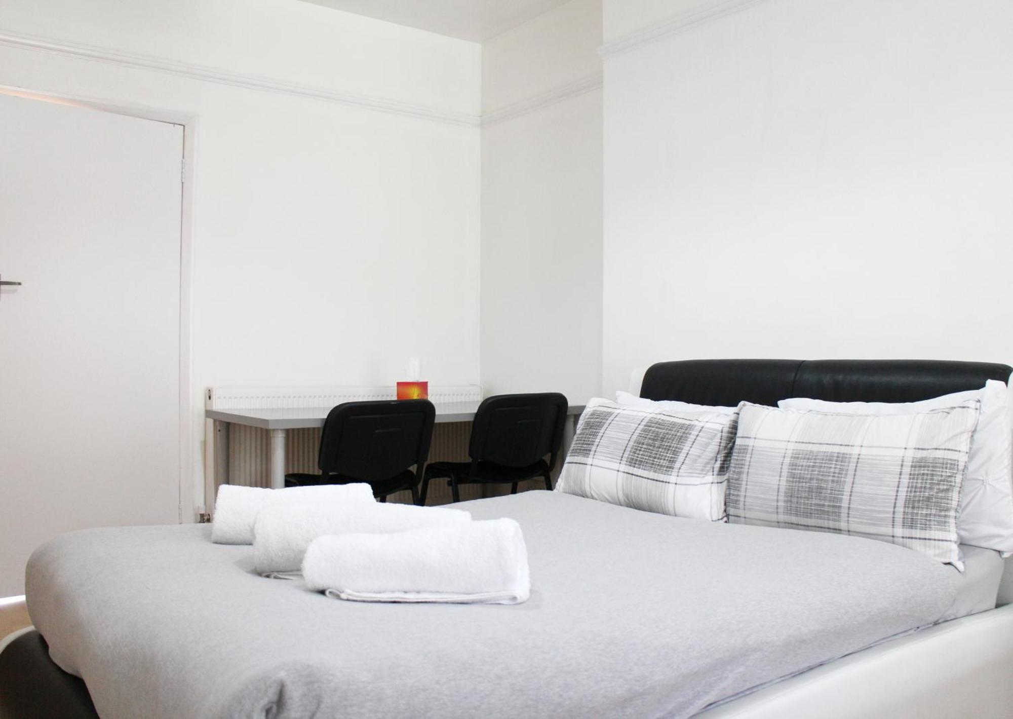 Apartament Large Garden Flat On Golders Road *